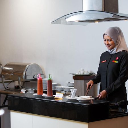 Amaris Hotel Pancoran Джакарта Экстерьер фото